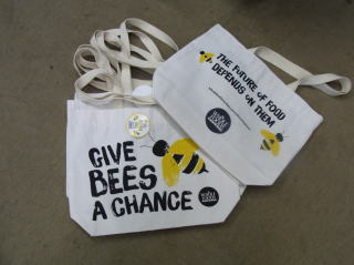 WHOLE FOODS CANVAS BEE BAG